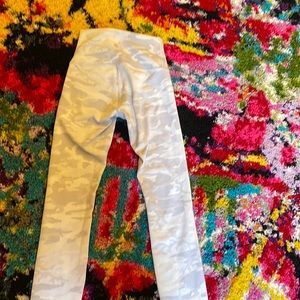 Never worn lulu leggings 28 inch size 2